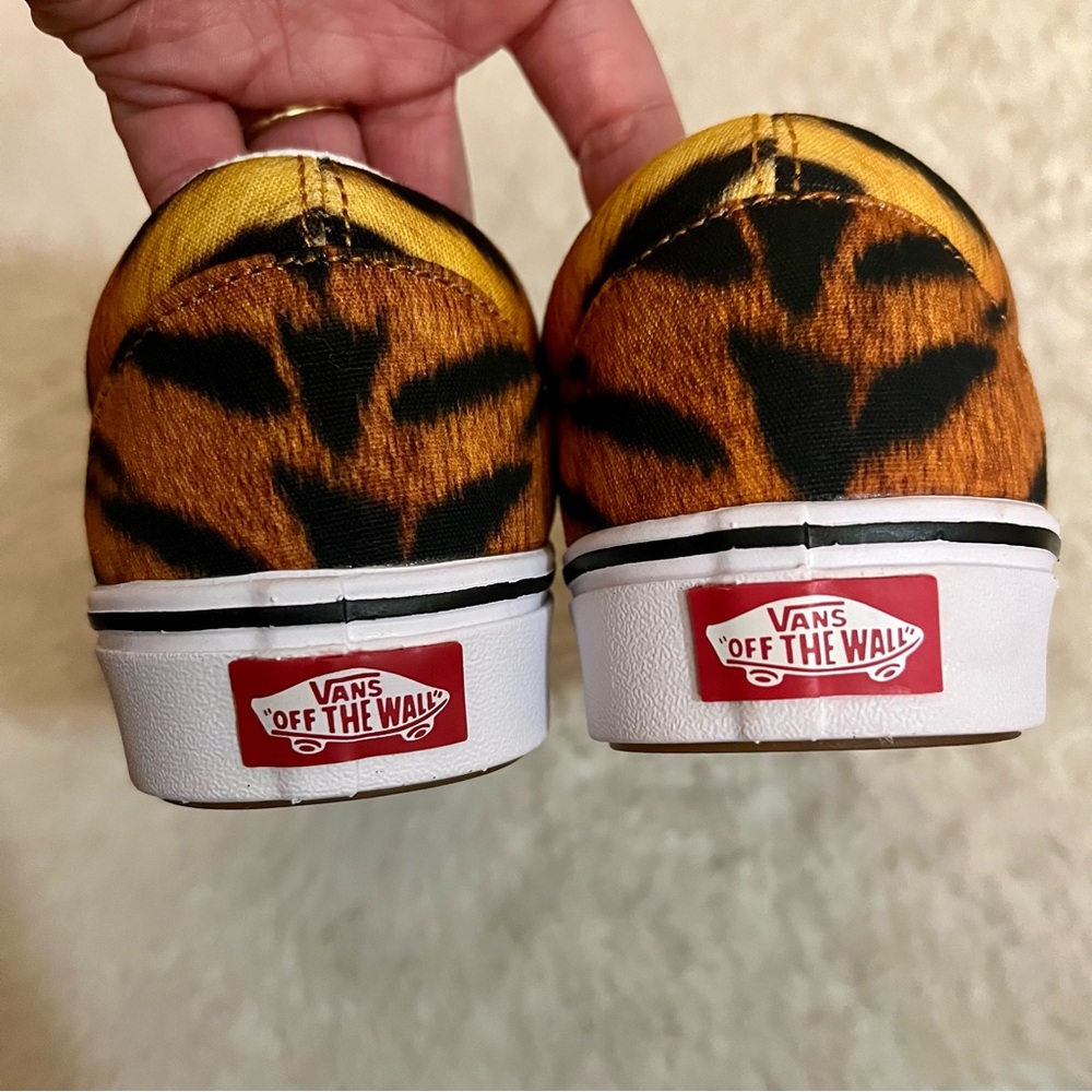 SOLD*** Vans Tiger Comfycush Slip-on - Picture 5 of 9